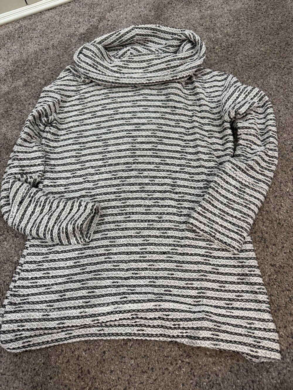 Merona Black & White Turtleneck Sweater – Women’s Small – Oversized Fit